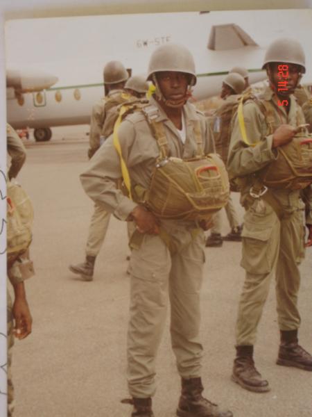 armée de l'air avant embarquement pour le  parachutage